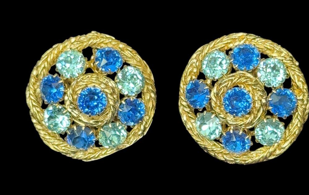 Hattie Carnegie VTG Signed Sparkling Blue Rhinestone Round Clip On Earrings